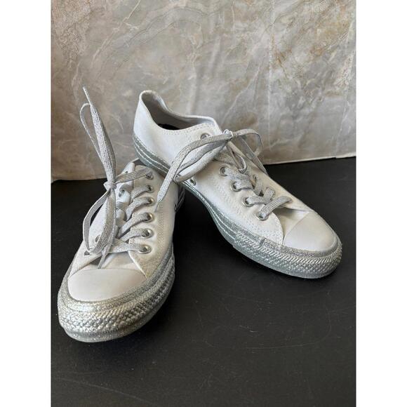 Mickey Mouse Converse - Picture 1 of 6
